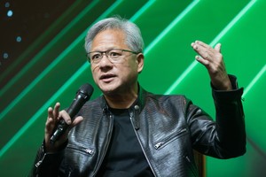 Jensen Huang, AI &apos;인간&apos; 프로그래밍 언어와 바이브 코딩 강조