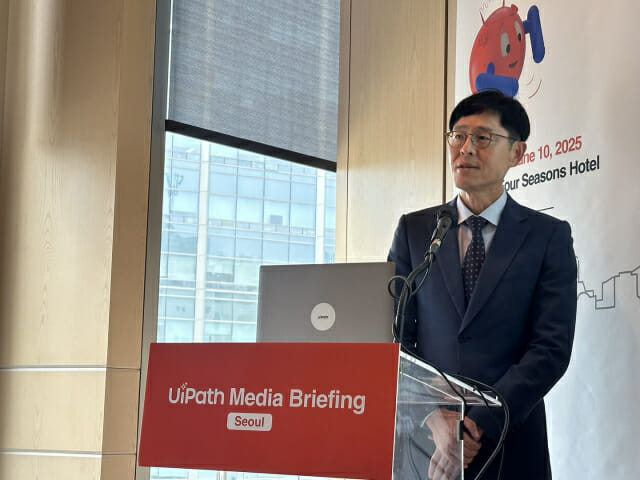 UiPath, AI 에이전트와 로봇 통합하는 에이전틱 자동화 플랫폼 출시
